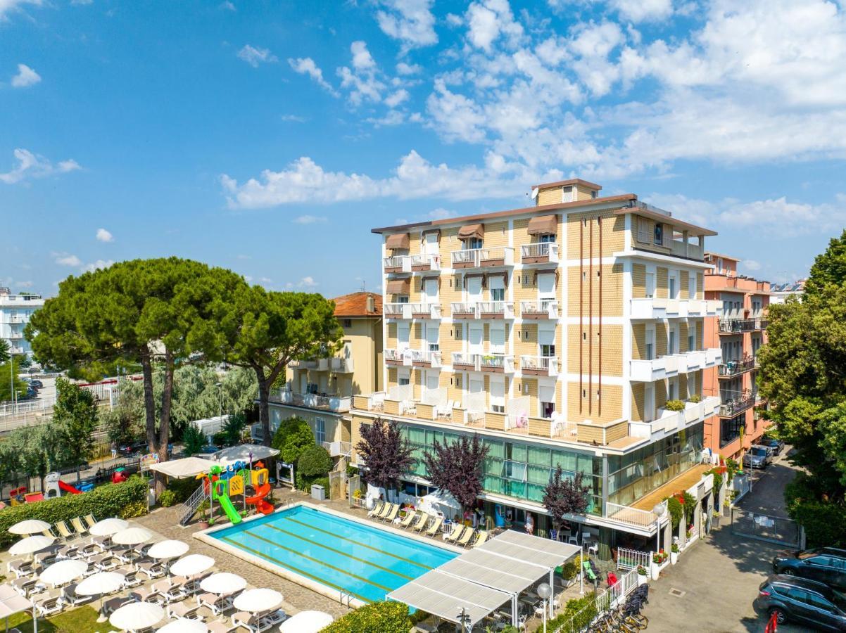 Lotus Hotel All Inclusive & Spiaggia Rímini Exterior foto